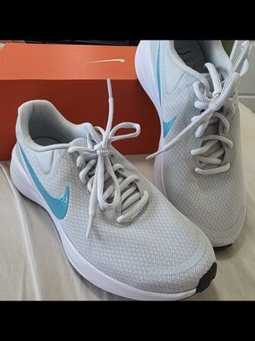 Nike Women's Revolution 7 Platinum/Dusty Cactus Trainers